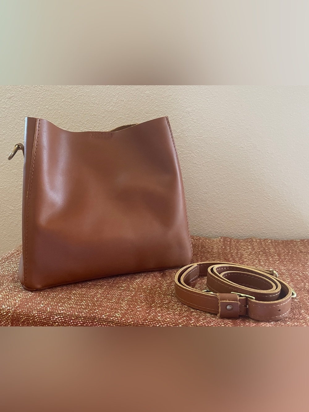 Portland Leather Butterfly Bucket Bag in HONEY PLG - Picture 2 of 8